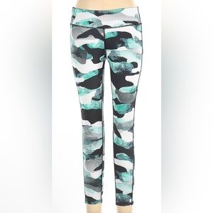 Layer 8 Camo Printed Leggings Size Medium EUC